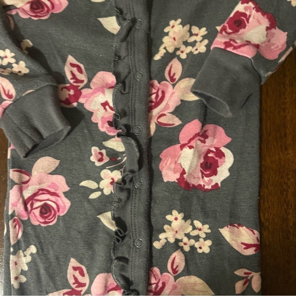 Modern Moments by Gerber | Black Floral Pjs and Onesie | 6-9 mo - Picture 3 of 8